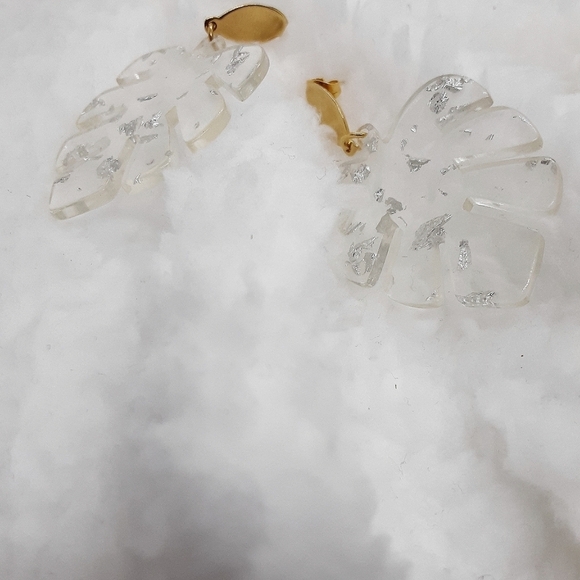 🥑Handmade Clear Leaf Earrings w/ Silver and Gold - Picture 6 of 7